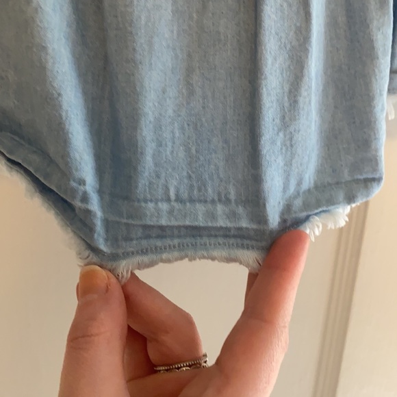 Forever 21 chambray off the should top sz M w/ fringed/frayed edges - Picture 6 of 6
